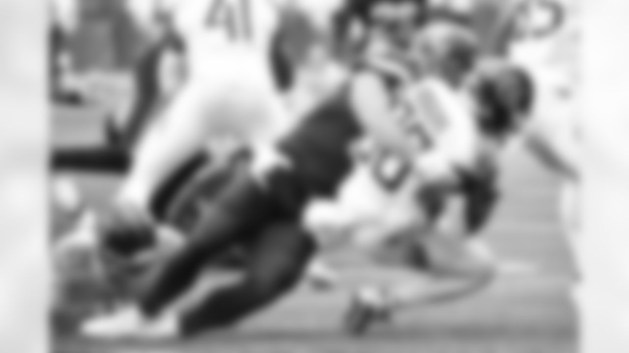 Some of the best photos of Seahawks linebacker Nick Bellore taken during the 2021 season.