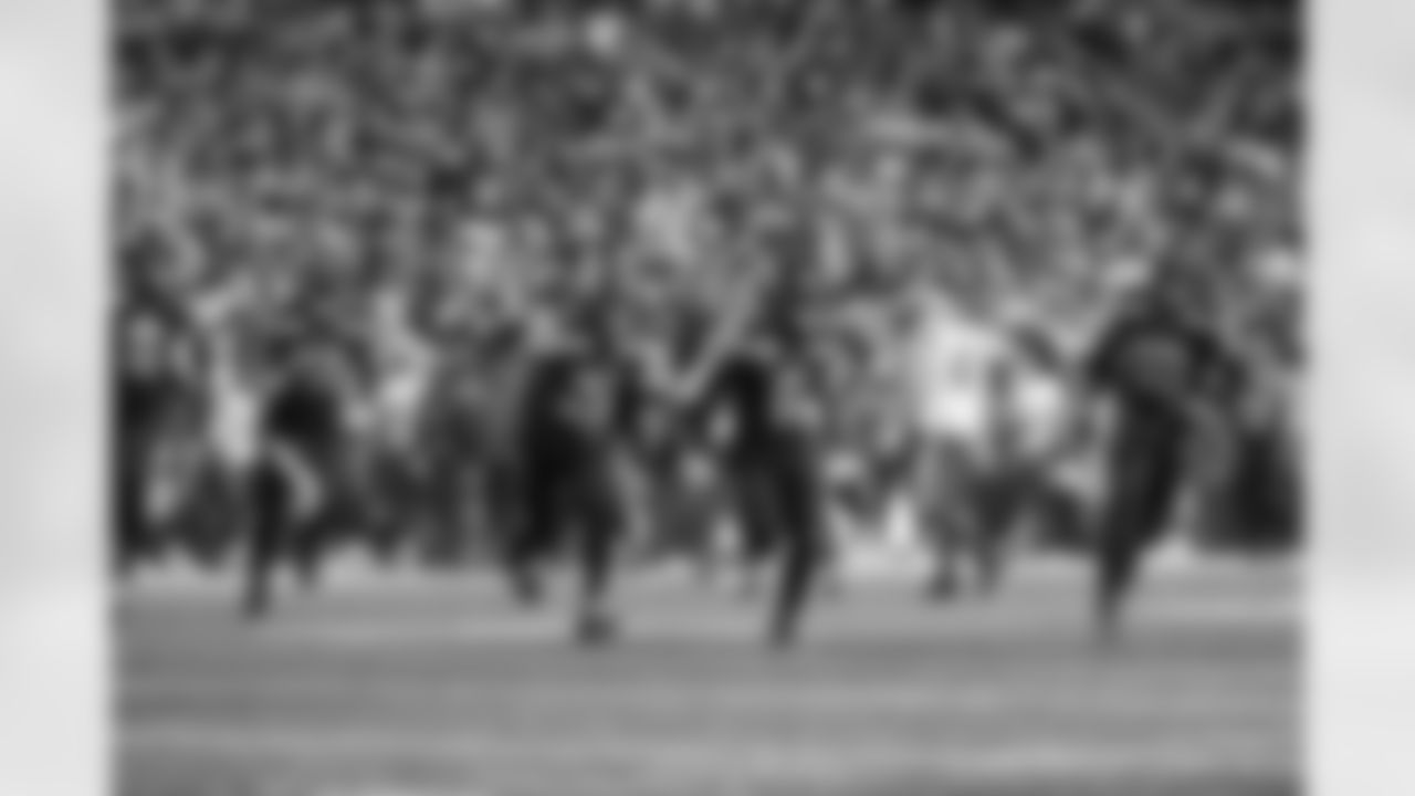 Seahawks-Top-Shots-Defense-20230108_16-24-45_6097