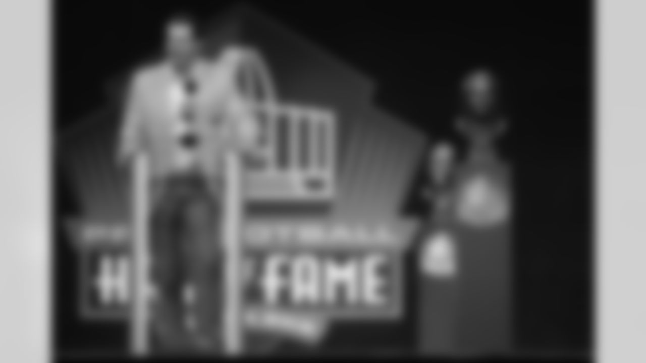 Steve Hutchinson at the podium during the Pro Football Hall of Fame Class of 2020 Enshrinement Ceremony on Saturday, August 7, 2021 in Canton, Ohio. (Aaron Doster/NFL)