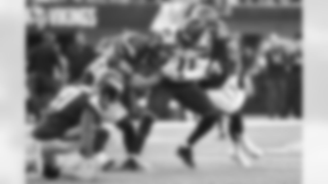 Some of the best photos of Seahawks tight end Gerald Everett taken during the 2021 season.