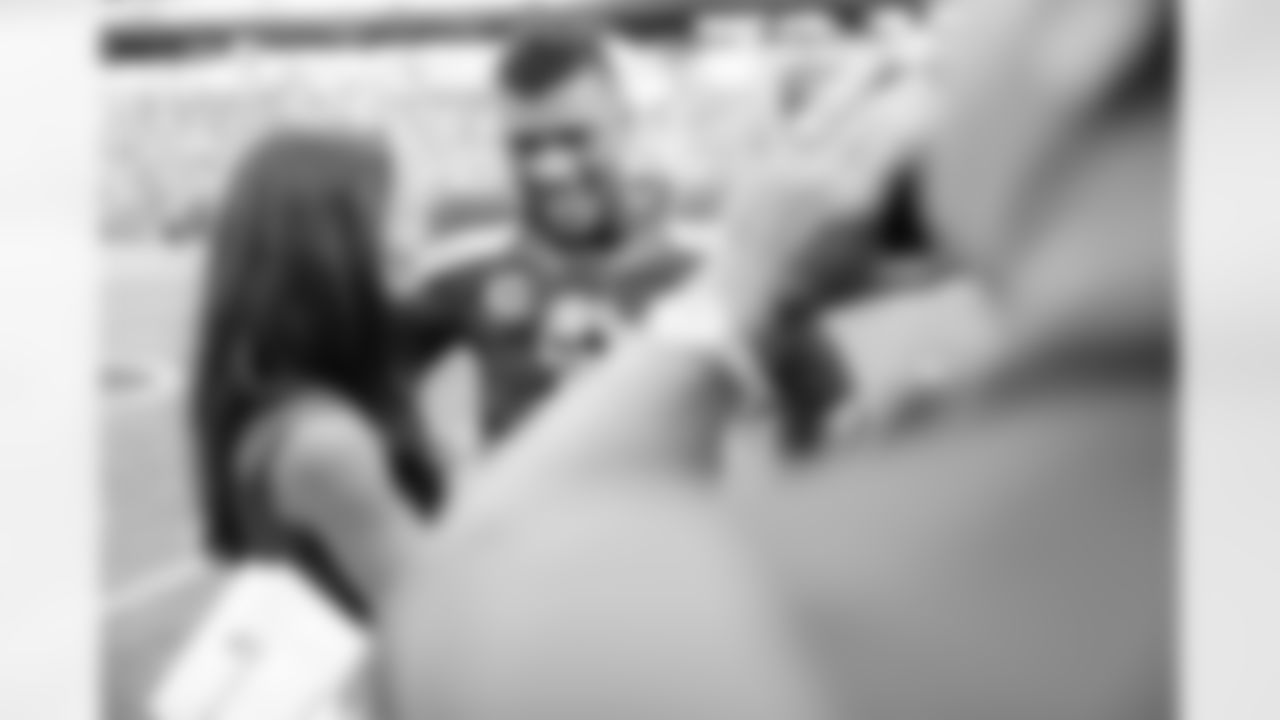 [December 27, 2003]: Seahawks 24 – 49ers 17San Francisco 49ers quarterback Jeff Garcia (5) making run on Saturday, December 27, 2003, in San Francisco, California. The Seahawks defeated the 49ers 24-17. (AP Photo/Al Golub)