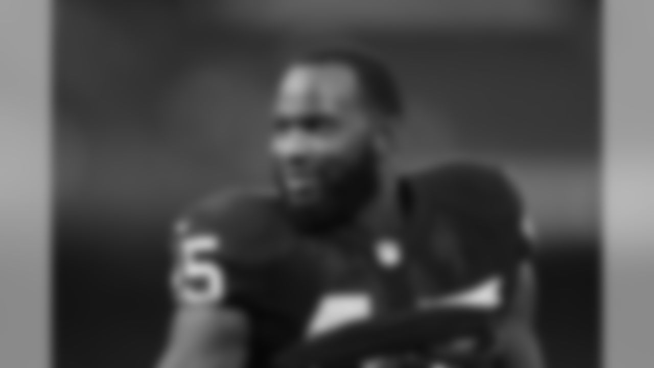Oakland Raiders running back Marcel Reece (45) rests during an NFL football game against the Kansas City Chiefs on Thursday, Nov. 20, 2014, in Oakland, Ca. The Raiders won the game, 24-20. (AP Photo/Greg Trott)