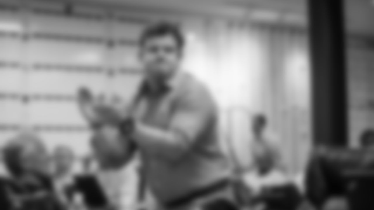 Schneider-ThroughTheYears-20120426_18-02-41_20120423_SEAHAWKS_DRAFT_0070