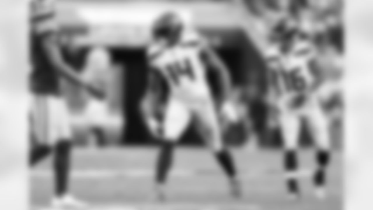 The best photos of Seahawks wide receiver DK Metcalf from the 2022 season.