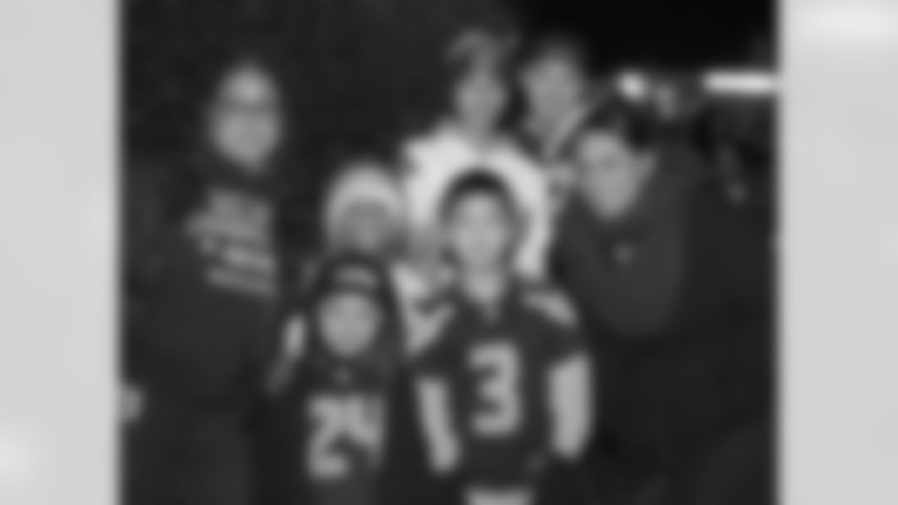 [October 29, 1995]: Cardinals 20 – Seahawks 14Seattle Seahawks tight end Trey Junkin (83) runs a pass pattern during an NFL game against the Arizona Cardinals in Tempe, Oct. 29, 1995. The Cardinals defeated the Seahawks 20-14 at Sun Devil Stadium. (AP Photo/NFL Photos)