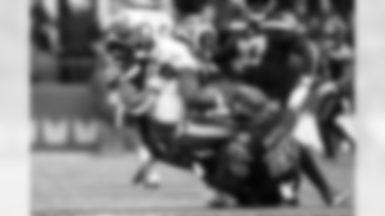 The best photos of Seahawks linebacker Uchenna Nwosu from the 2022 season.