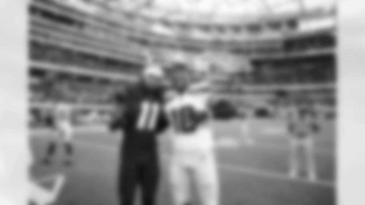 The best photos of Seahawks linebacker Uchenna Nwosu from the 2022 season.