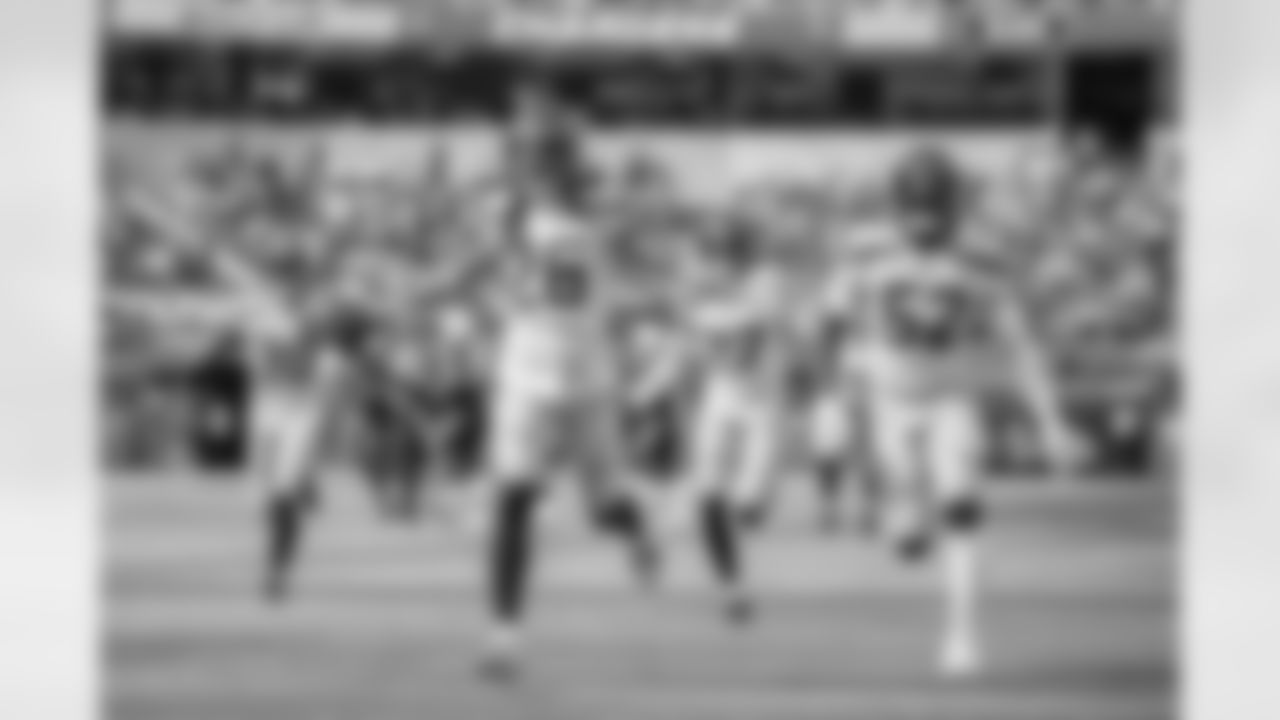 The best photos of Seahawks safety Ryan Neal from the 2022 season.