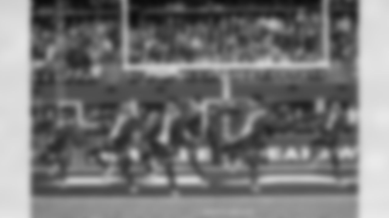 20221127_LVRvsSEA_DANCERS_POTTER-9725