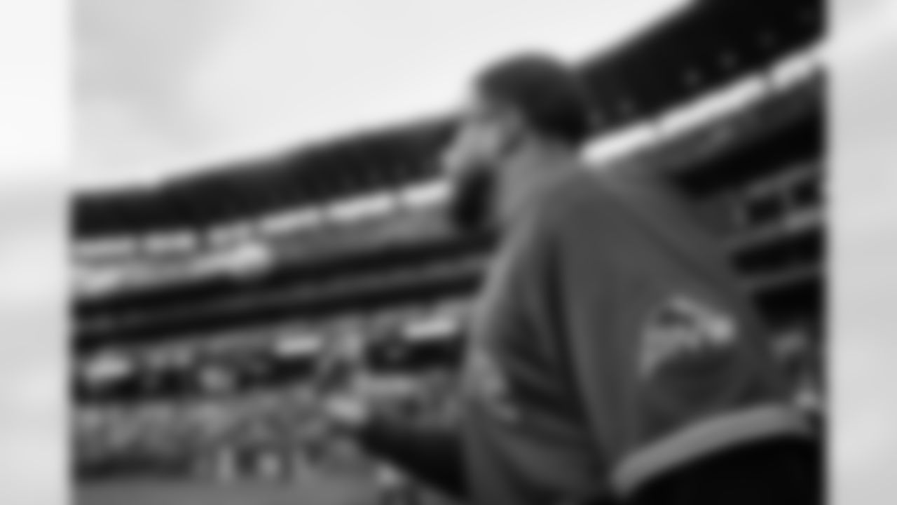 Seahawks linebacker Bobby Wagner throws out the ceremonial first pitch at a Seattle Mariners game on May 6, 2023 at T-Mobile Park.