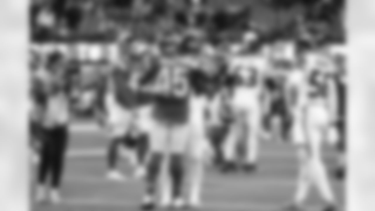 Seahawks-Postgame-Celebration-Week-13-Rams-20221204_16-08-58_7081