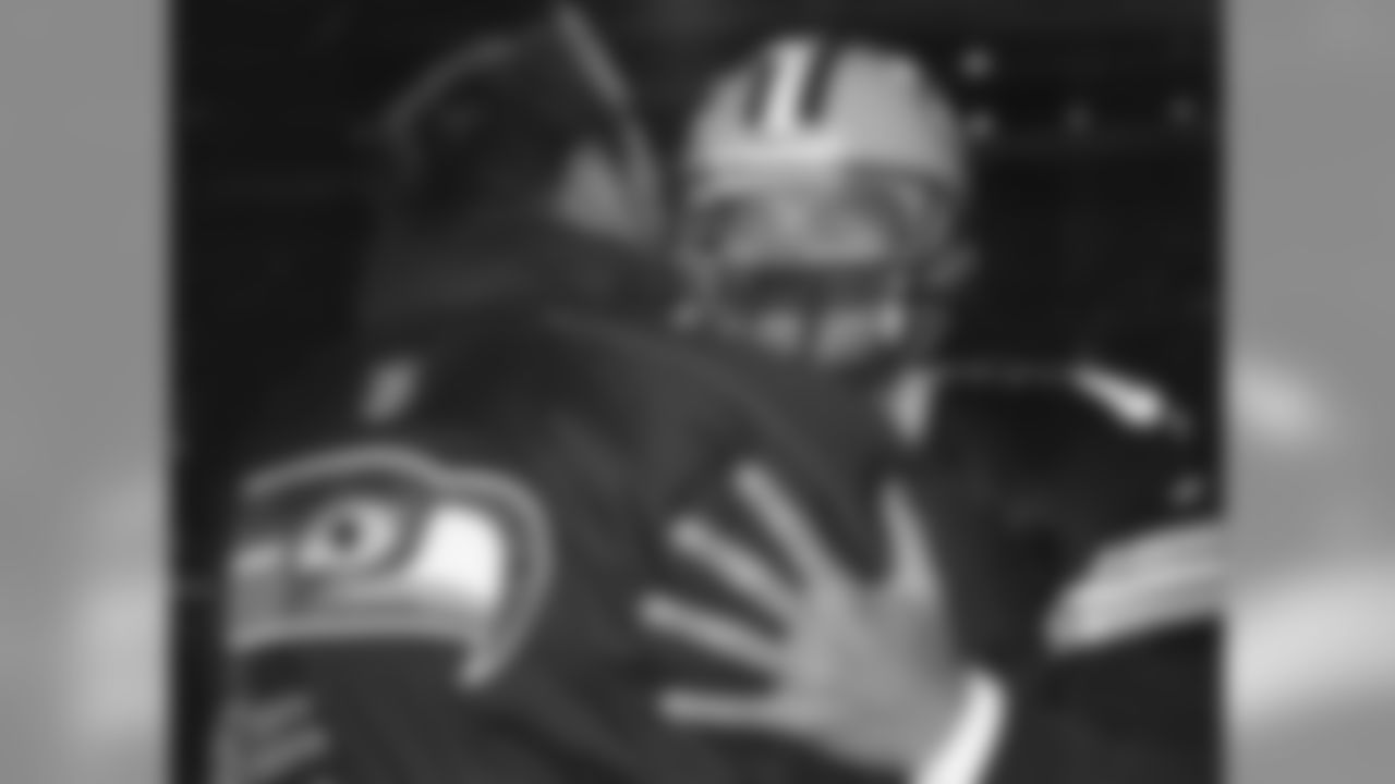 Green Bay Packers quarterback Brett Favre hugs his former head coach (and current coach of the Seattle Seahawks) Mike Holmgren before a 27-7 Seahawks victrory on November 1, 1999, at Lambeau Field in Green Bay, Wisconsin. Holmgren had left Green Bay following the 1998 season and was in his first season as coach of the Seahawks. (AP Photo/Vernon Biever)