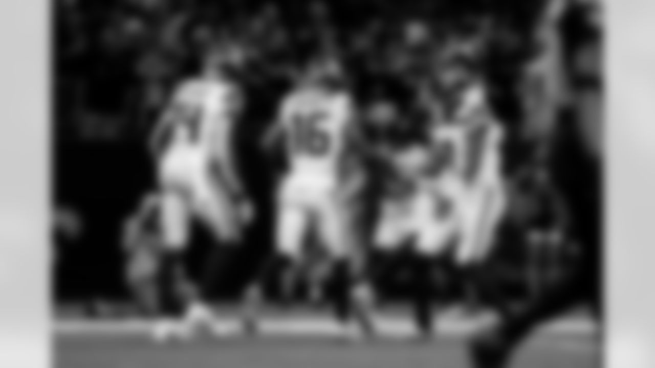 The best photos of Seahawks wide receiver Tyler Lockett from the 2022 season.