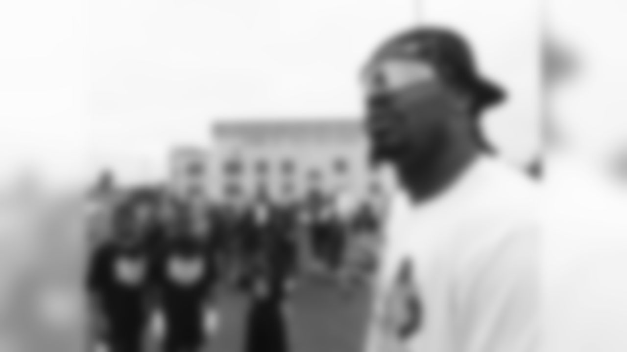 tempMarshawnLynch0000486.jpg