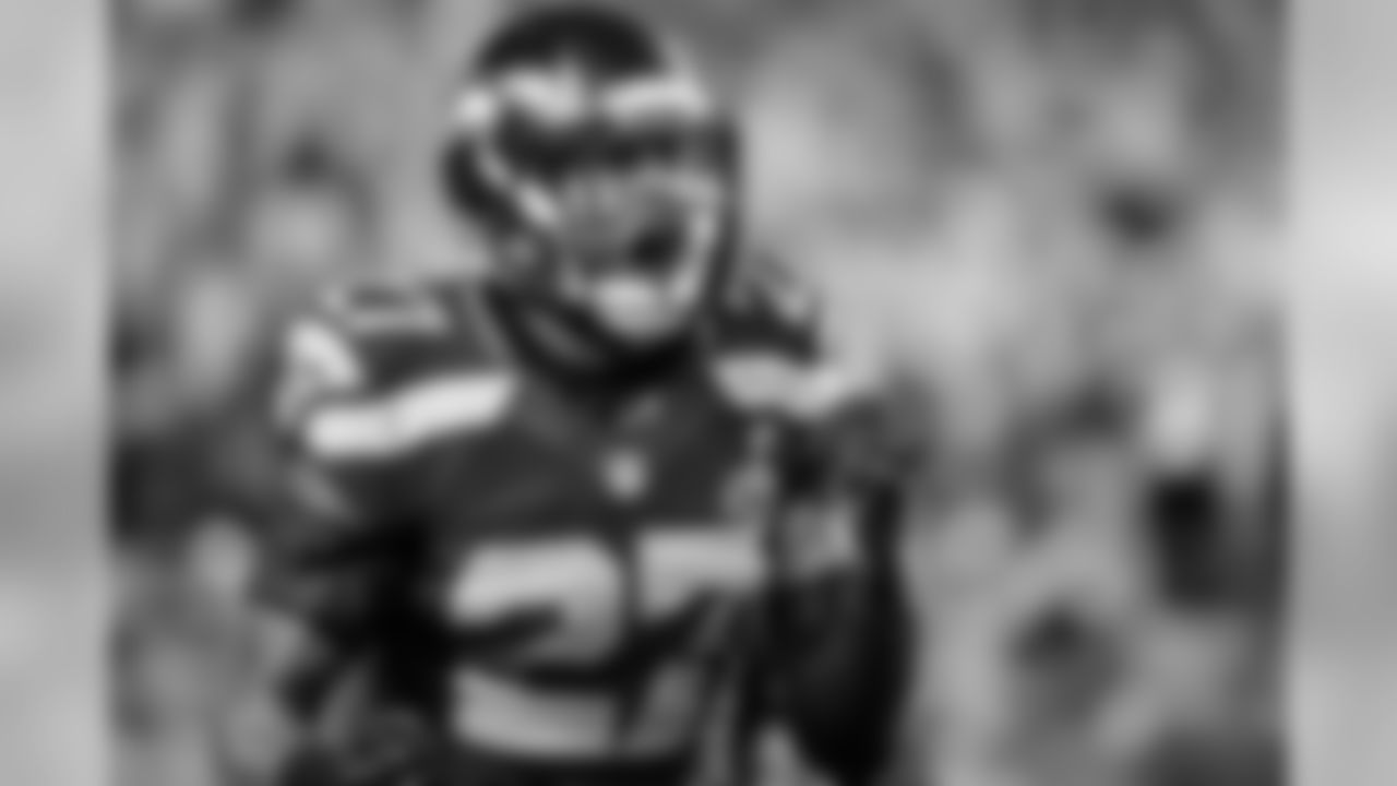 TE Nick Vannett