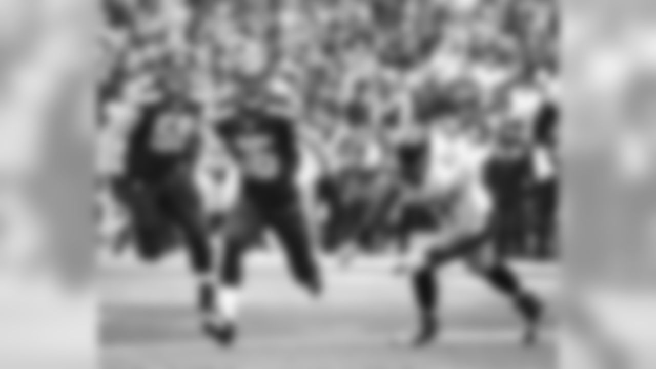 DE Cliff Avril