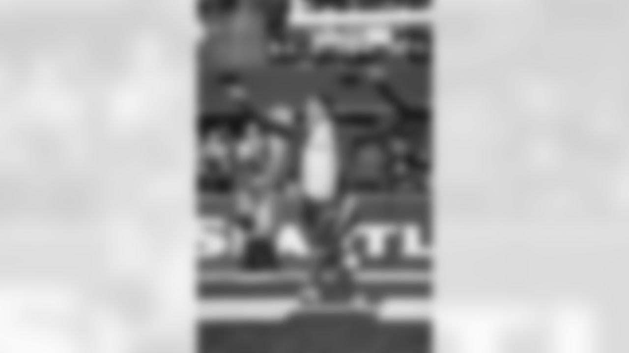 20221127_LVRvsSEA_DANCERS_POTTER-9664