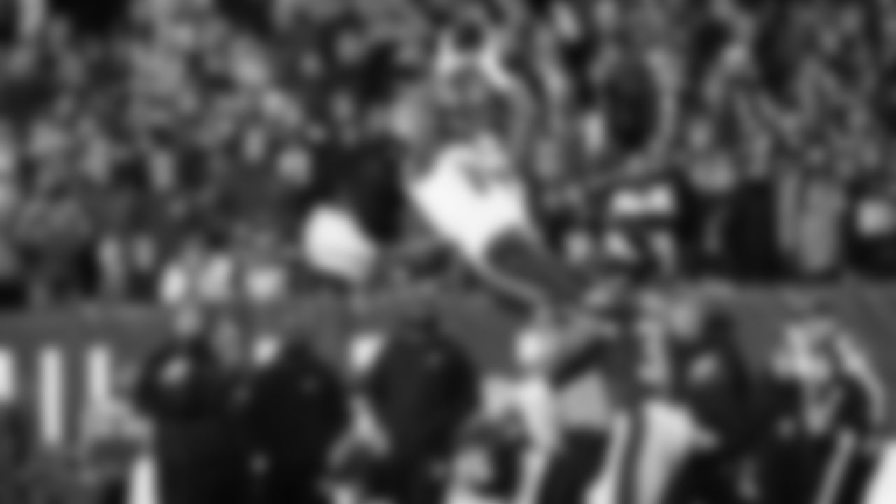 Facing third-and-ten from their own 11-yard line, Seahawks quarterback Russell Wilson threw deep to receiver DK Metcalf, who leapt high in the air to make the reception and seal the victory for Seattle. Metcalf set an NFL record for rookie receiving yards in a playoff game with 160 yards.