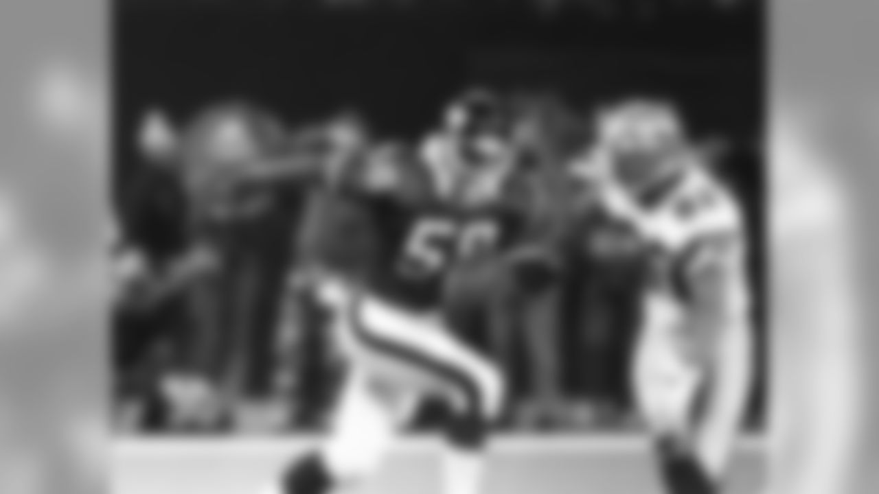 A pass intended for Seattle Seahawks' Paul Skannis (82) is about to be intercepted by Carl Banks, left, of the New York Giants during second quarter of Nov. 9, 1989 game at Giants Stadium, East Rutherford, N.J. (AP Photo/Ray Stubblebine)