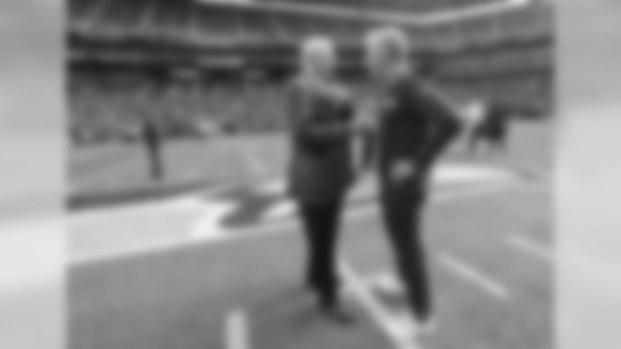 Seattle Seahawks head coach Pete Carroll, right, talks with Dallas Cowboys owner Jerry Jones, left, before an NFL football game, Sunday, Sept. 23, 2018, in Seattle. (AP Photo/Elaine Thompson)