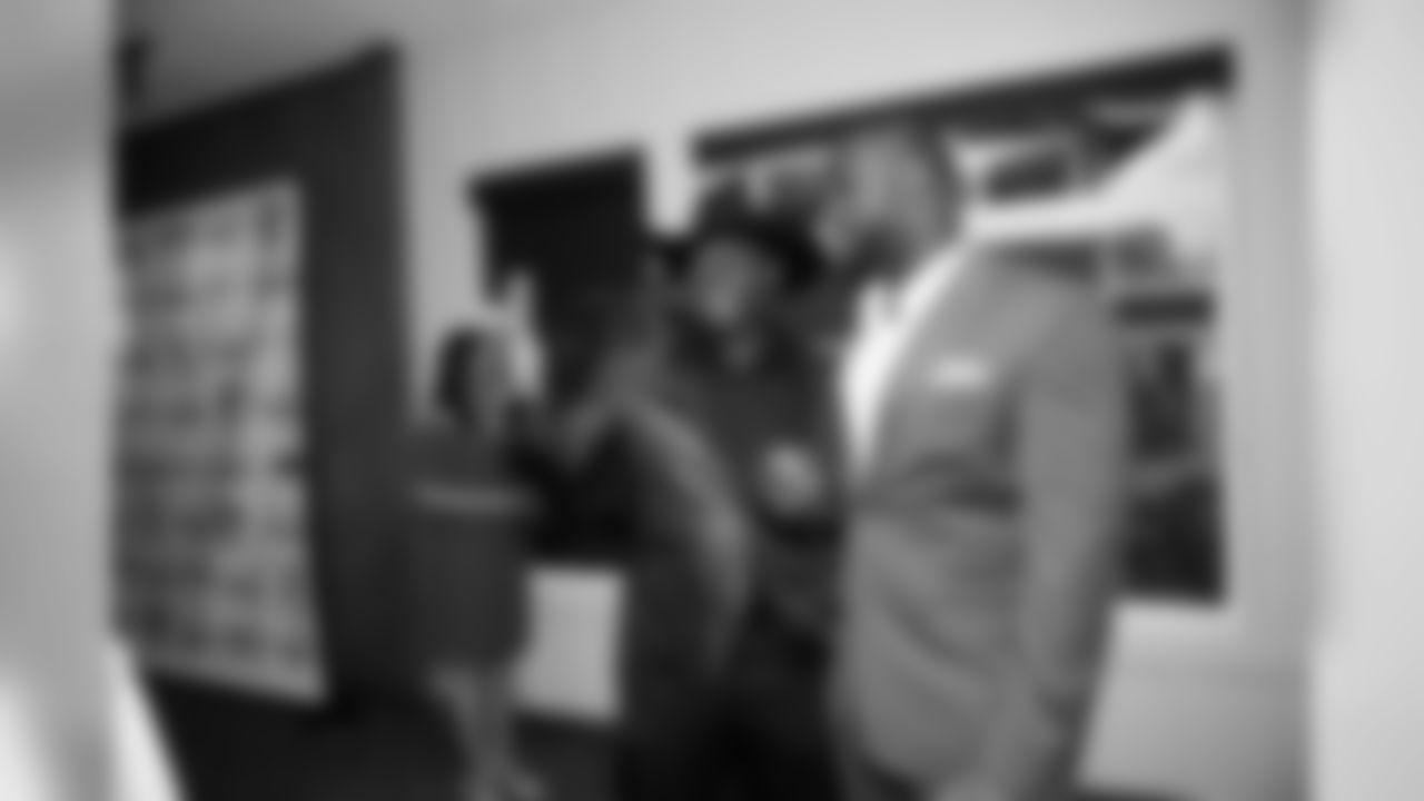 cliff_avril_charity_dining_2017_1156.jpg