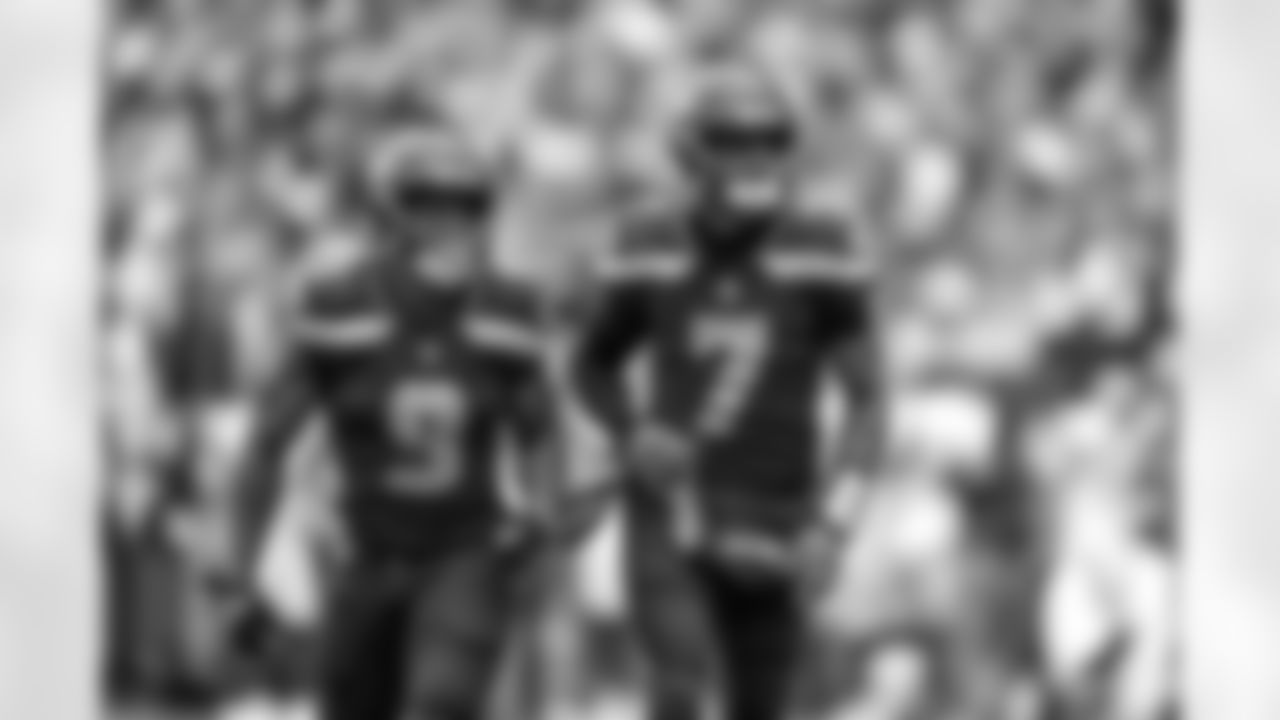 The best photos of Seahawks quarterback Geno Smith from the 2022 season.