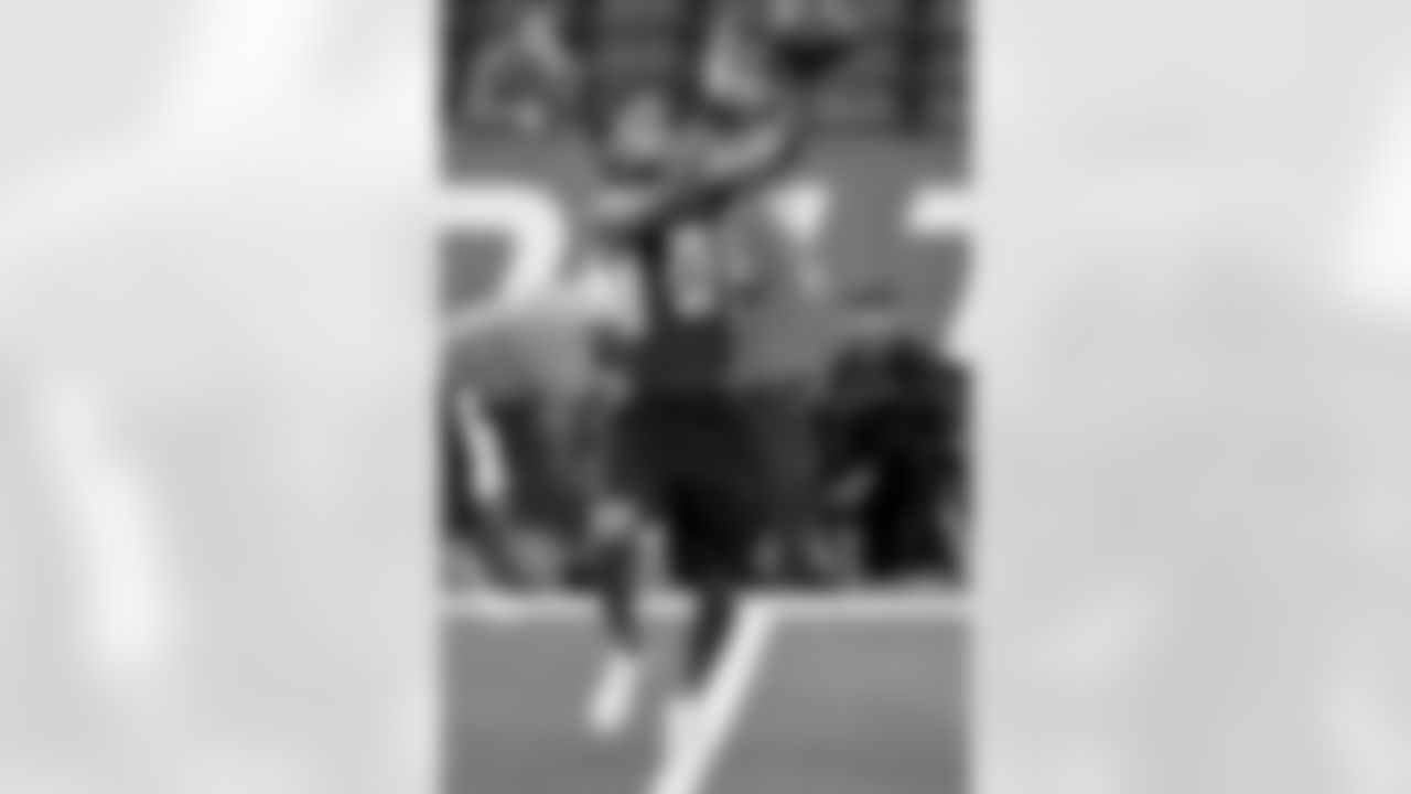 Punter Andy Lee