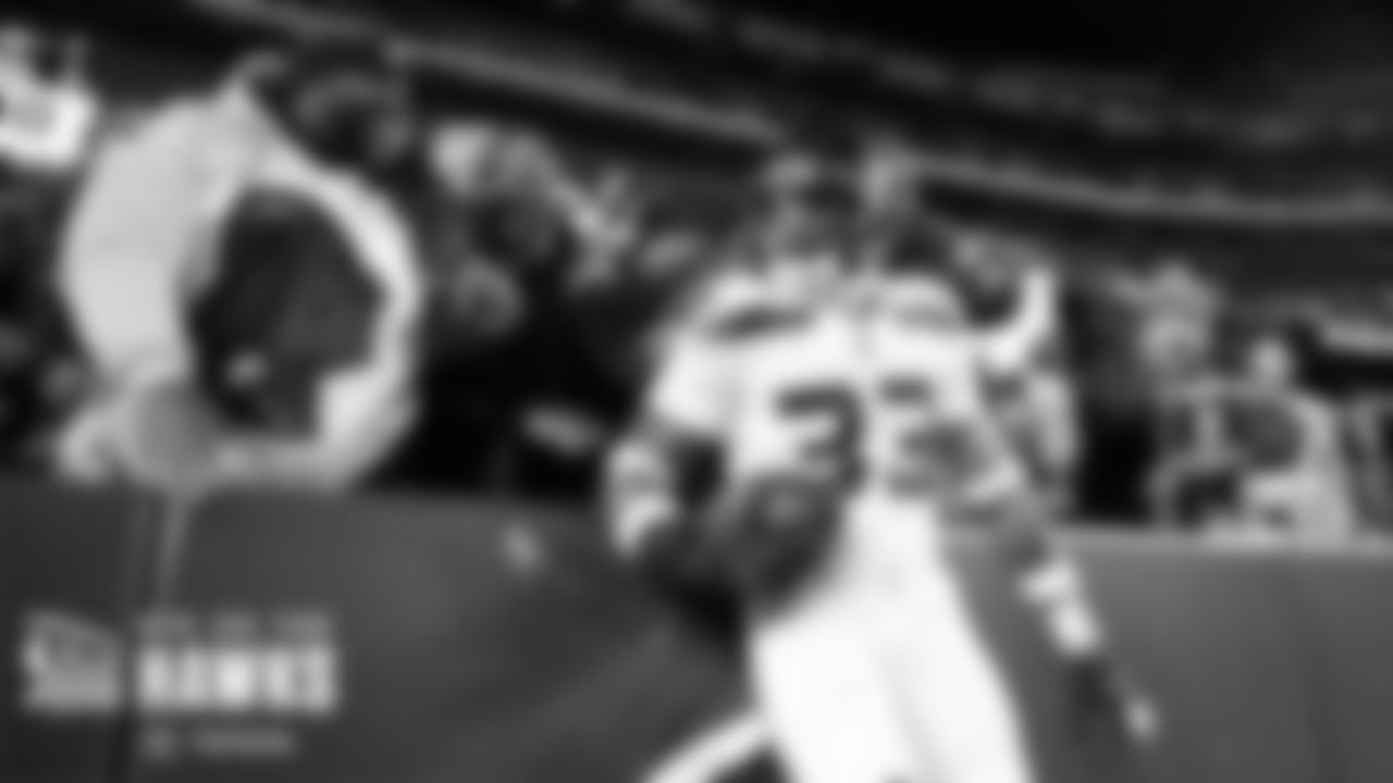 Seahawks safety Jamal Adams laughs with Washintgton fans after his interception.