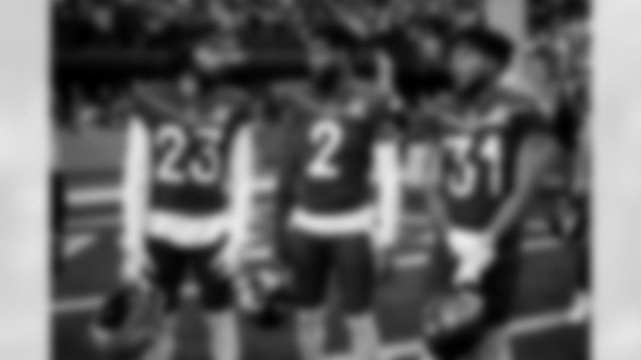 New Orleans Saints cornerback Marshon Lattimore (23), Philadelphia Eagles cornerback Darius Slay (2) and Tampa Bay Buccaneers safety Antoine Winfield Jr. (31) talk with each other before the 2022 Pro Bowl game on Sunday, February 6, 2022 in Las Vegas, Nevada. (Logan Bowles/NFL)