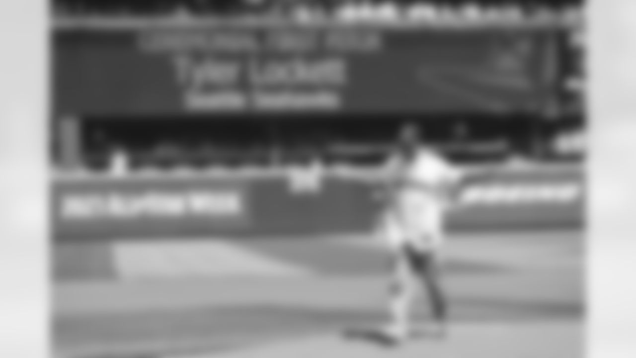 Seahawks-Lockett-First-Pitch-20220724_13-02-33_8257