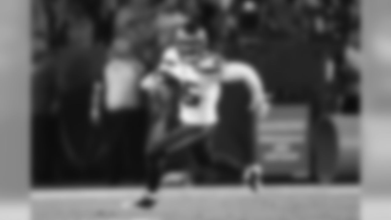 WR John Ursua