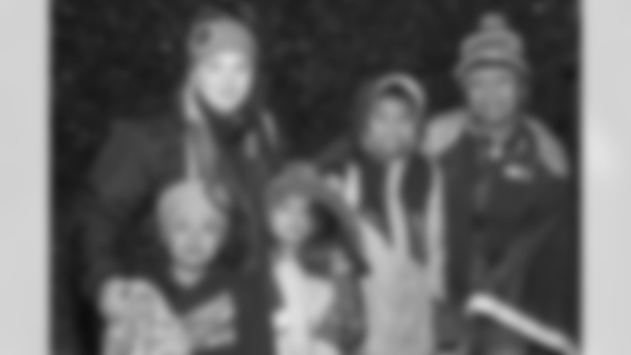 [September 15, 2002]: Cardinals 24 – Seahawks 13 Arizona Cardinals' Thomas Jomes evades a diving Seattle Seahawks' Reggie Tongue to run 58 yards for a touchdown during the third quarter in the Cardinals 24-13 win over the Seahawks in Seattle Sunday Sept. 15, 2002. (AP Photo/John Froschauer)