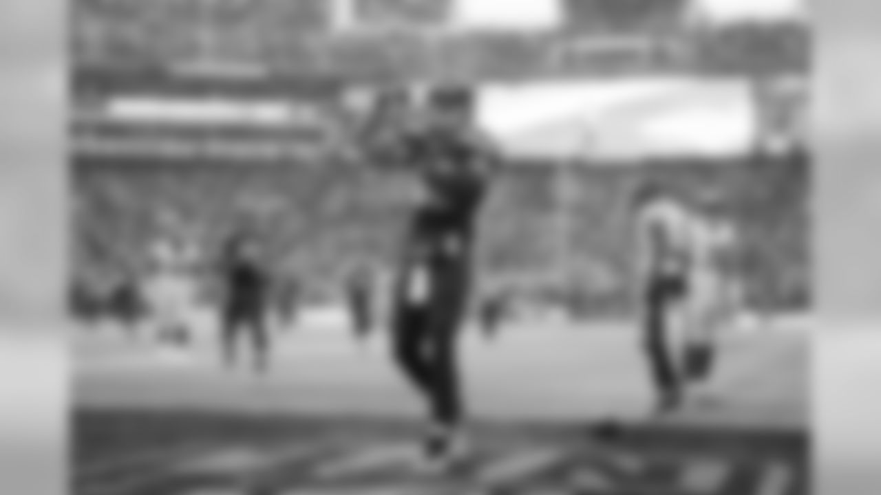 DE Michael Bennett
