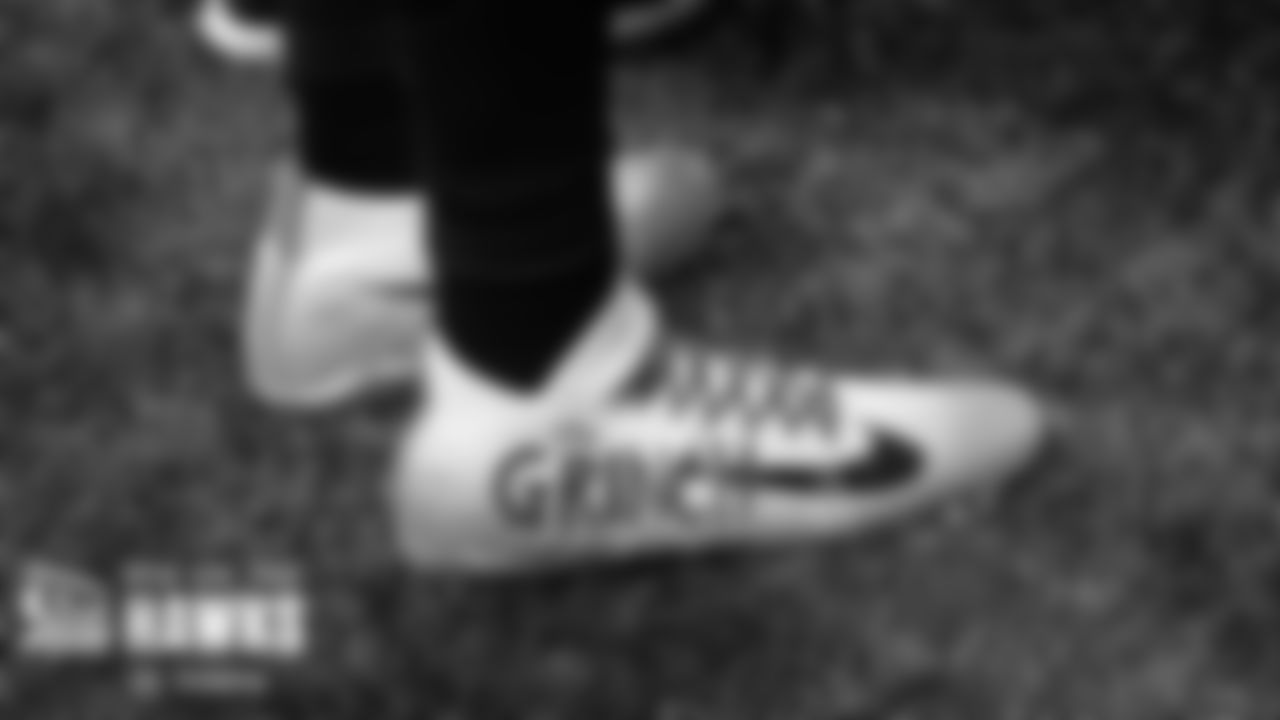 Seahawks defensive end Ziggy Ansah sported cleats featuring "The Grinch".