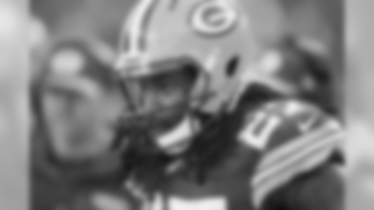 Green Bay Packers running back Eddie Lacy (27) looks on during an NFL week 10 football game against the Philadelphia Eagles Sunday, November 10, 2013, in Green Bay, Wis. TheEagles won 27-13. (AP Photo/David Stluka)