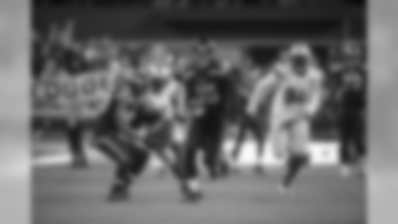 After Seattle started with the ball on their own 20-yard line following the touchback, Jermaine Kearse got open deep up the right side of the field for a 50-yard pass reception aided by a block by Doug Baldwin to seal the victory.