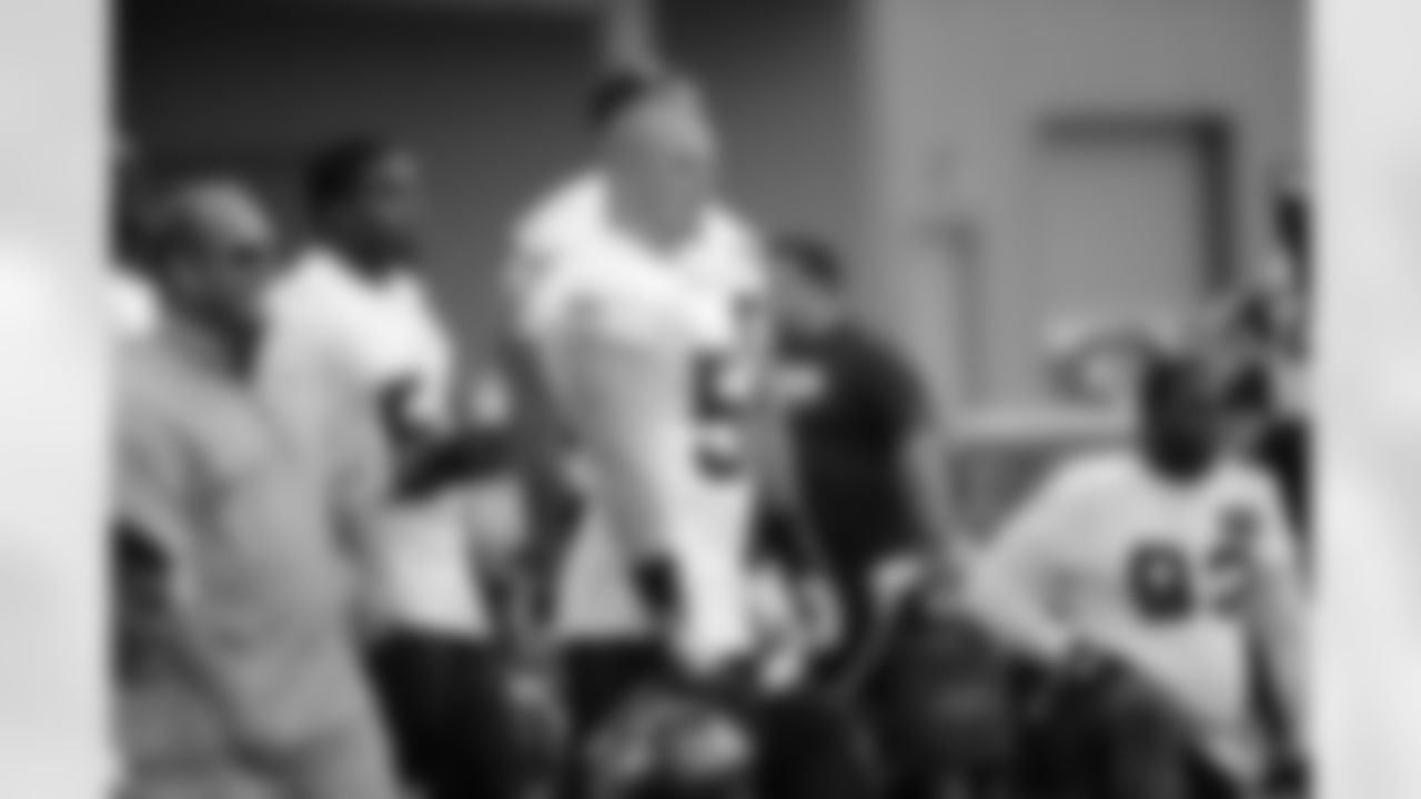 Linebacker Heath Farwell