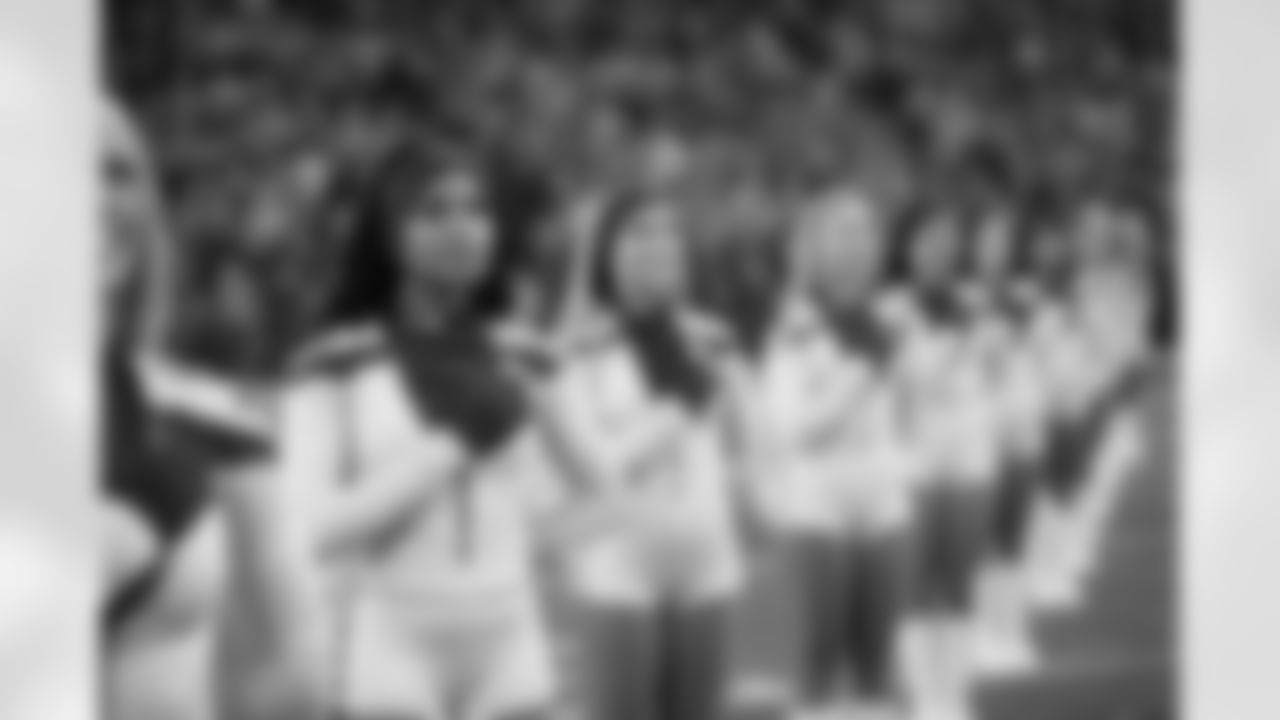 Seahawks-Dancer-Nicole-08