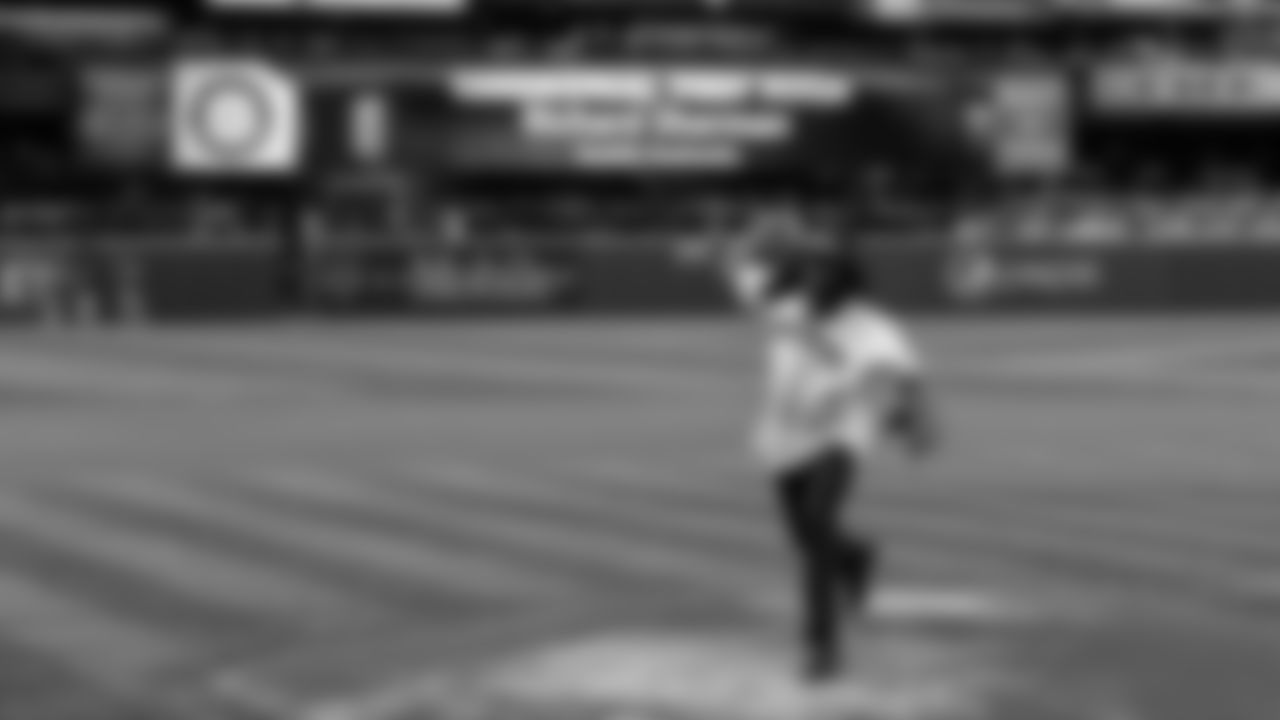 Mariners-First-Pitches-20130411_18-05-05_041113_116 BVH