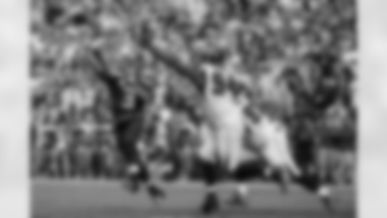 ThroughTheYears-Falcons-2016-10-16_SEAHAWKS_FALCONS_JANEGPHOTO-115