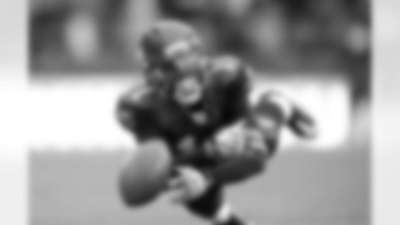 Deon Butler dives for a deep pass thrown by Matt Hasselbeck