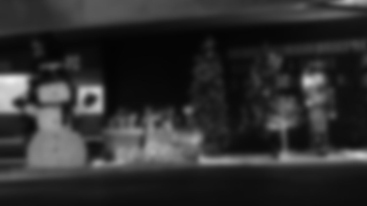 20201218_HOLIDAY_DRIVE_THROUGH_CT209429