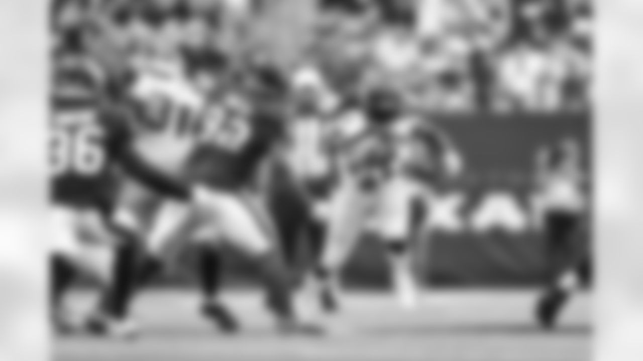 Alex Collins played in 11 games for the Seahawks, starting six of them, and ran for 411 yards and two touchdowns in 2021.