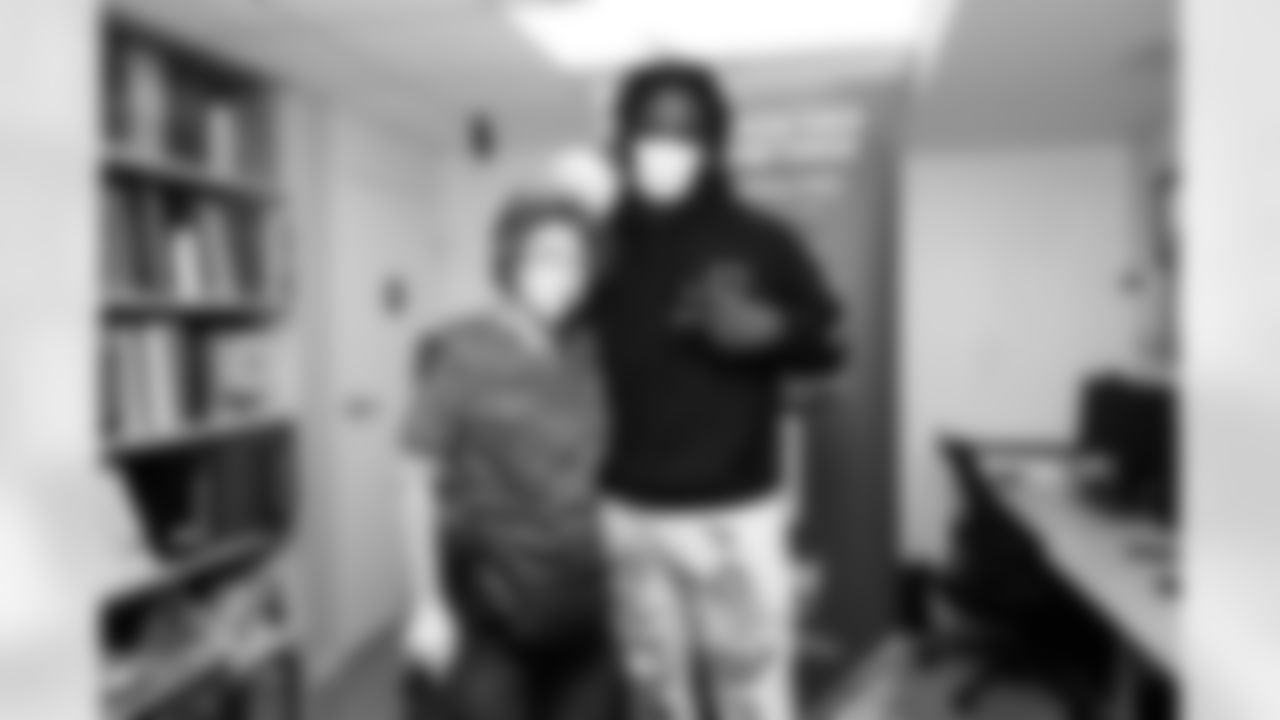 Seahawks linebacker Darrell Taylor helped deliver a game ball from the October 16 Crucial Catch game to the Virginia Mason Medical Center on November 1, 2022.