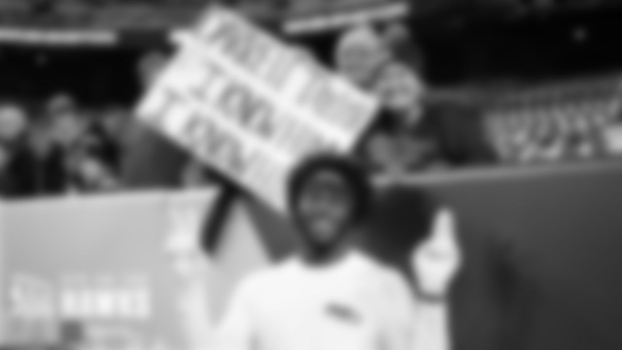Seattle's Darrell Taylor poses with fans.