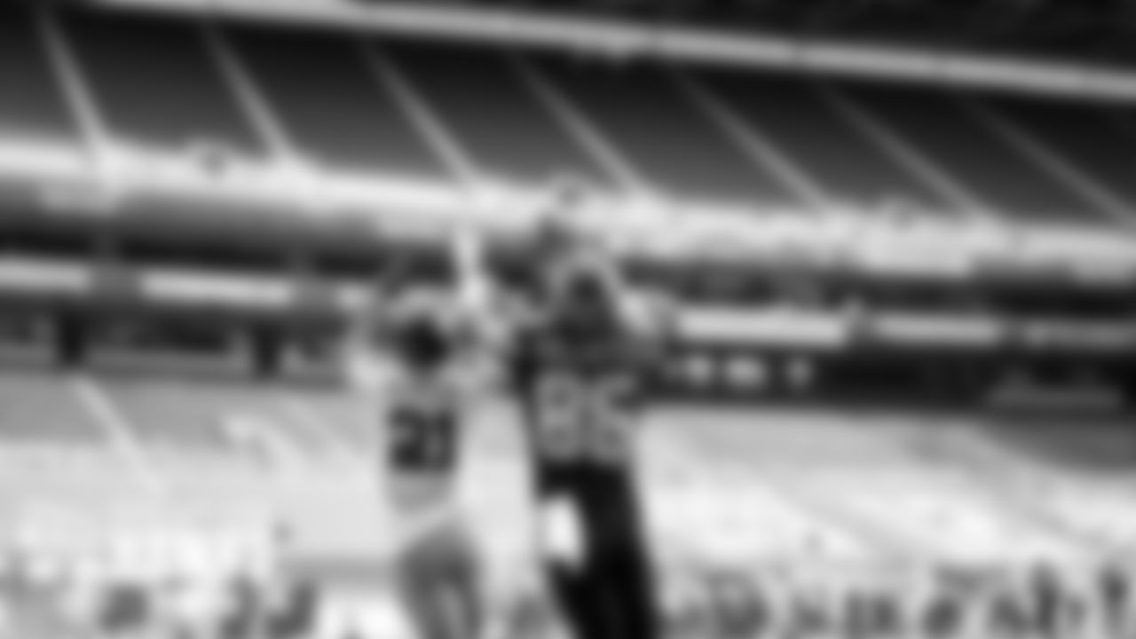 Seahawks tight end Jacob Hollister and Giants cornerback Jabrill Peppers compete for a pass in the end zone during the first quarter.