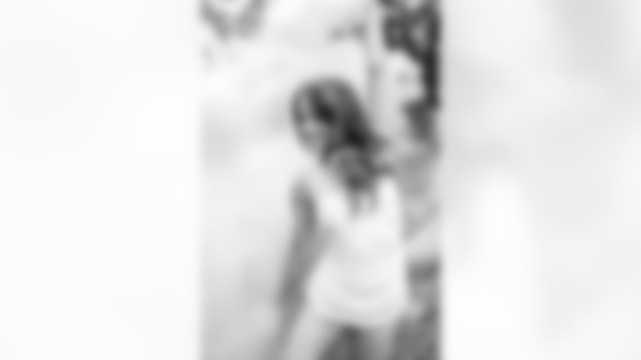 Seahawks_Cervical-Cancer-Hailey_Crucial_Catch_SeaDancers_SP-28