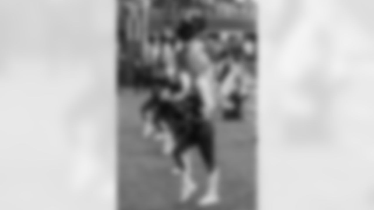 20221127_LVRvsSEA_DANCERS_POTTER-6175