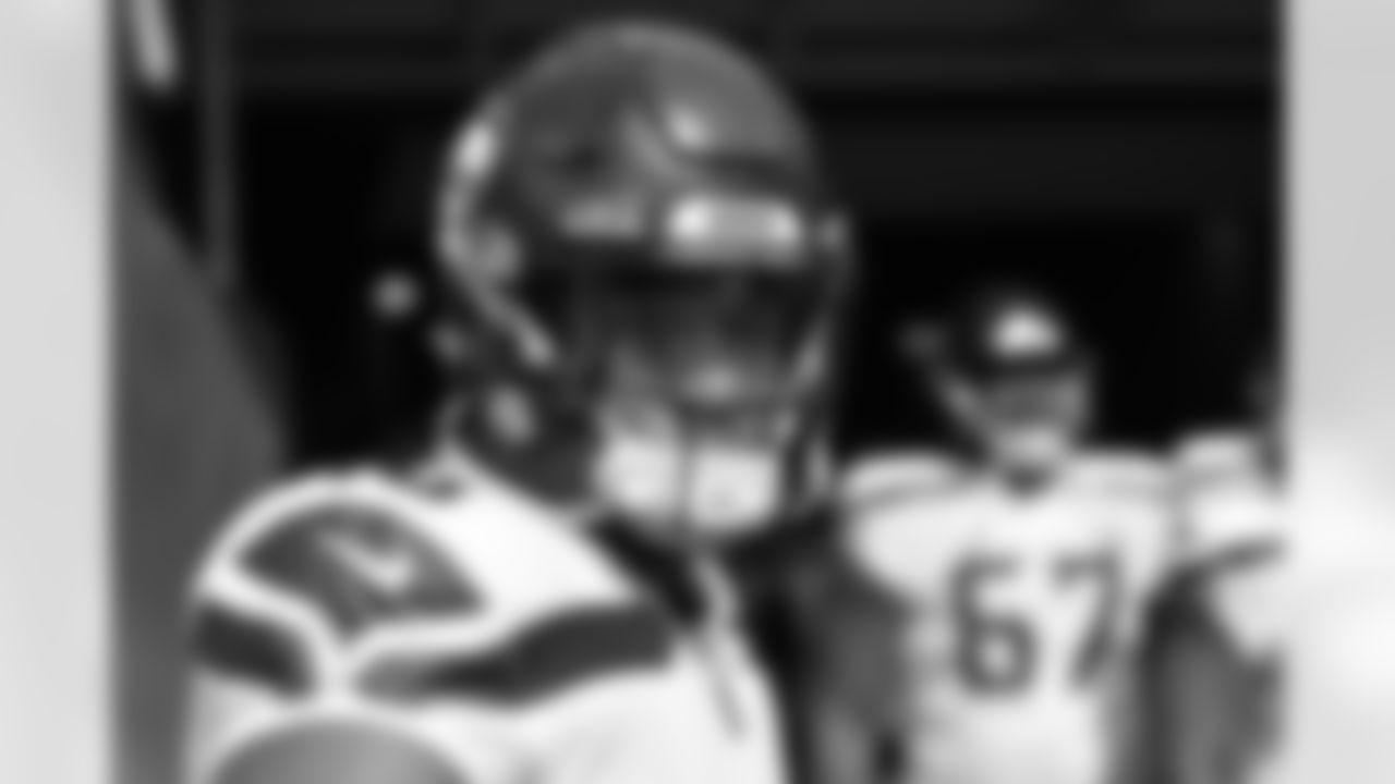 The best photos of Seahawks linebacker Uchenna Nwosu from the 2022 season.