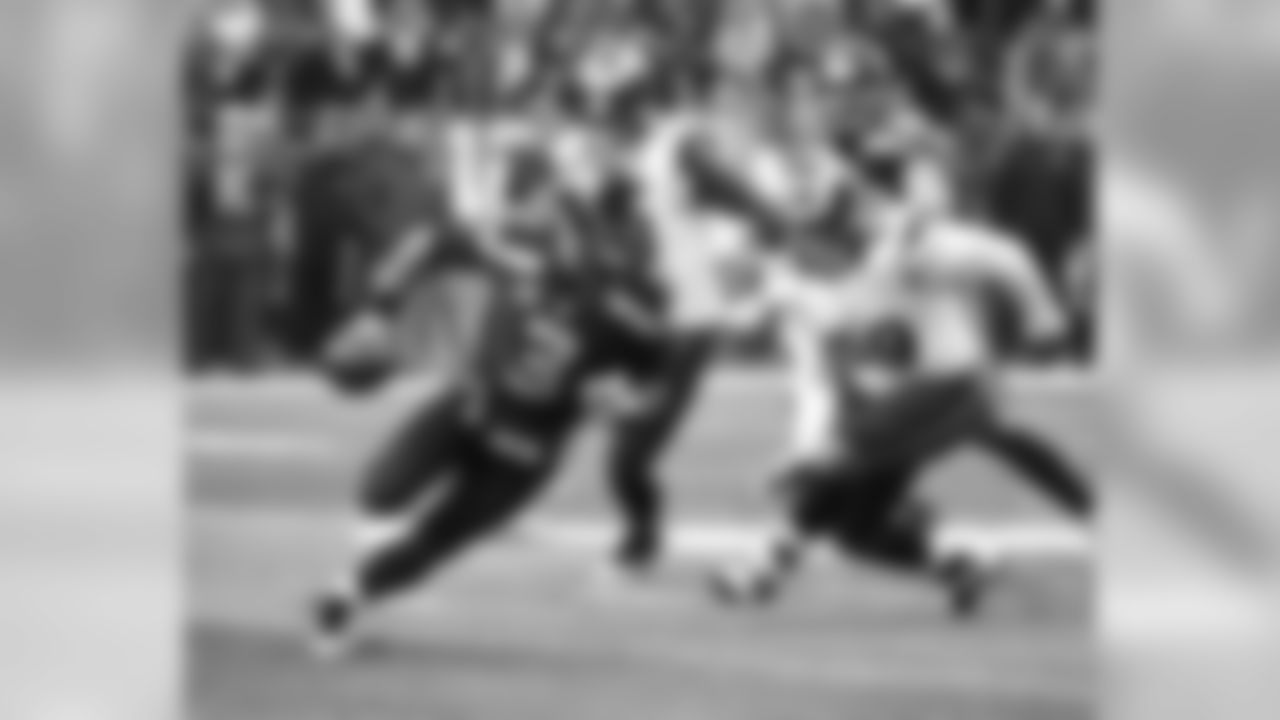 russellwilson_running-39.jpg